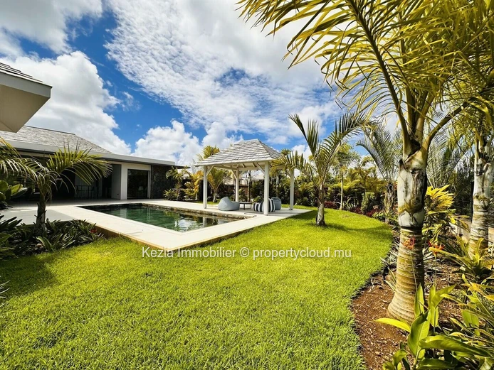 Contemporary Villa In A Gated Community On The Golf Course