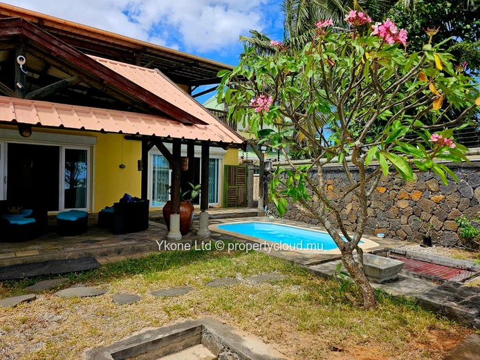 Maison Pied Dans L'eau En Vente À Baie Du Tombeau