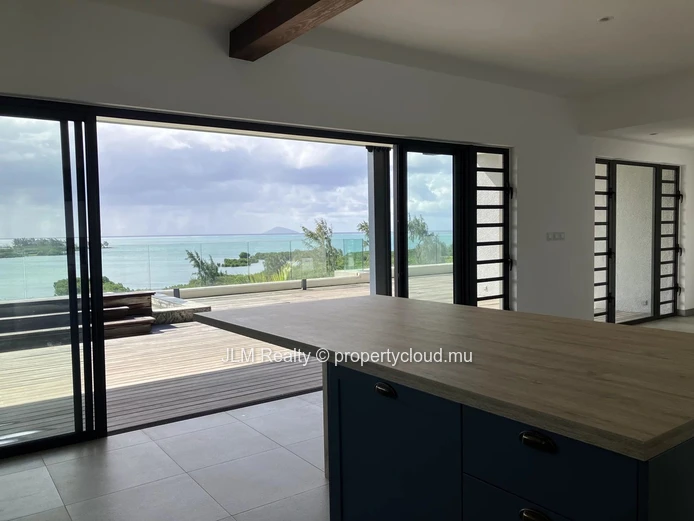 À vendre à St Antoine, Île Maurice : Penthouse en bord de mer, 3 chambres