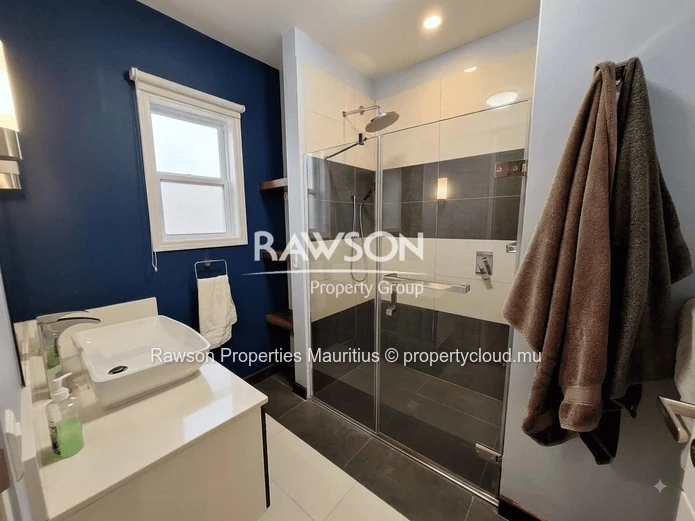 Live by the Sea – Modern 3-Bedroom Apartment with Pool