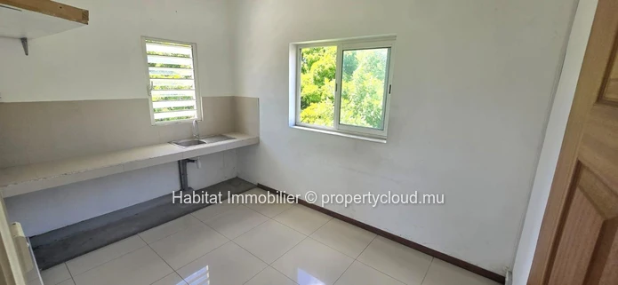 Office 163 m² located in Port-Louis, close to Jeetoo Hospital