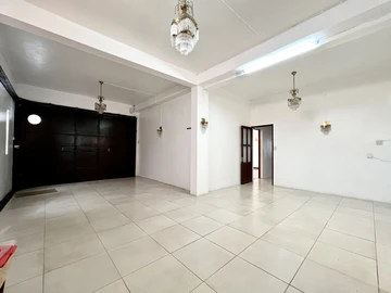 6 Bedroom House