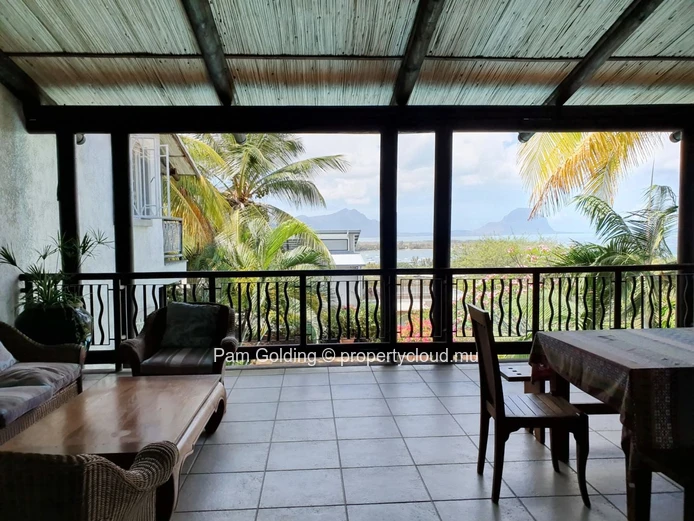 Villa avec vues de la mer et des montagnes