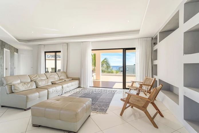 Beachfront Penthouse with Sea View – 3 Bedrooms – Flic en Flac