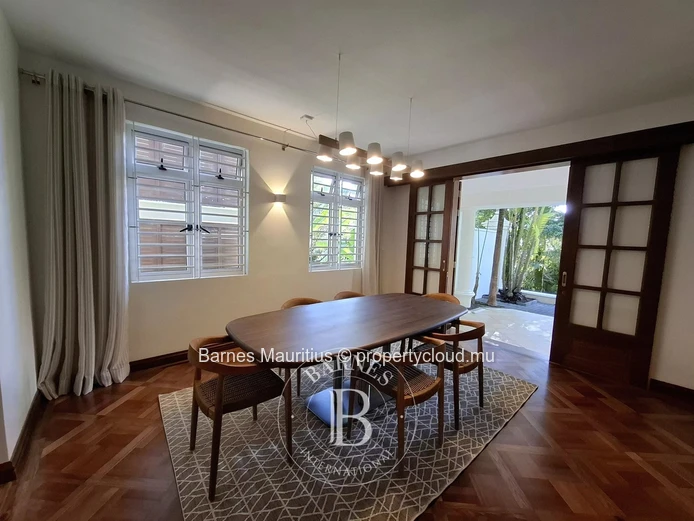 FLOREAL - Renovated duplex with garden - 282 m²