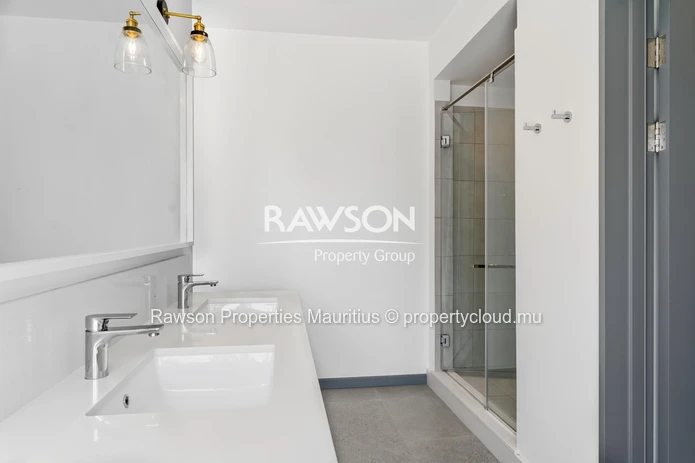 3 En-Suite Bedroom Penthouse | Sea View | Private Pool | Saint-Antoine