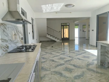 5 Bedroom Villa