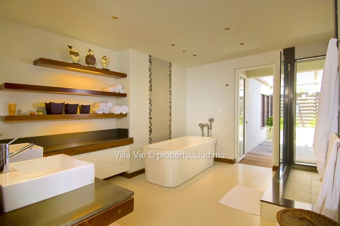 Pointe aux Canonniers : Villa de luxe 4 chambres avec vue sur la mer et accès