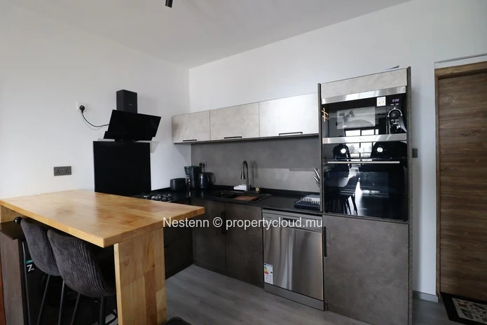 Modern Coastal Living – Elegant Fully Furnished Apartment at 3 mins from Flic en Flac Beach