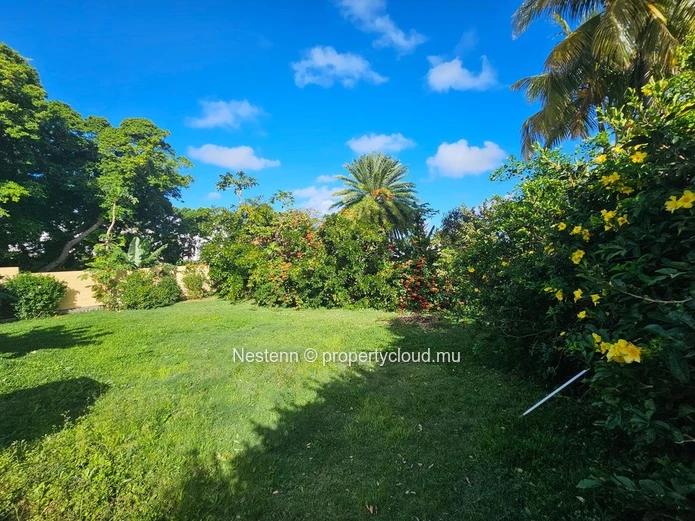 Charming 4-Bedroom Family Home with Pool – Walking Distance to Blue Bay Beach