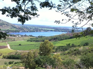 <br/>Desirable Large Block of Land with Superb Mountain and Sea Views! Superb Luxury, Surprisingly Affordable!