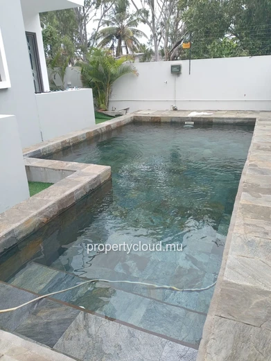 2-bedroom apartment with pool – Pereybère