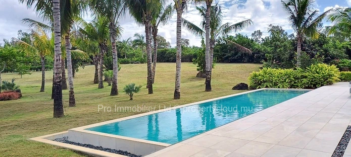 Magnifique et exclusive villa neuve à vendre dans le réputé Anahita Golf Resort, Beau Champ.