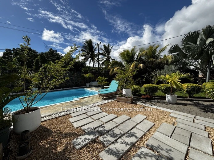 Exclusivité – Villa Contemporaine Avec Séjour Cathédrale, Jardin & Piscine – Péreybère