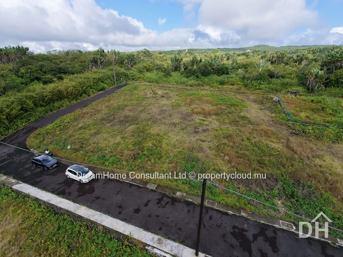 Residential Land for Sale in Curepipe - Sesiemne mille