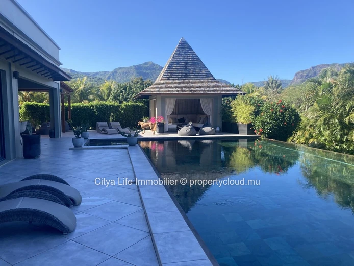 Villa Contemporaine de Luxe à Vendre à Rivière Noire, Île Maurice