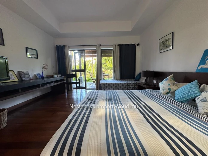 Exceptional villa in the heart of a private estate