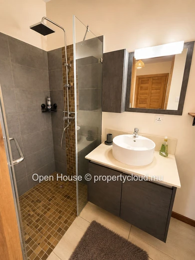 Appartement meublé 3 chambres avec piscine à louer à Flic en Flac
