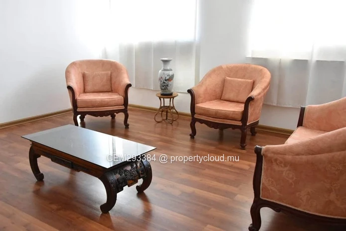 Appartement semi-meublé de 4 chambres à vendre à Beau Bassin Meldrum Towers