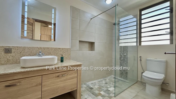Villa de 4 chambres neuve avec piscine à Tamarin - Prête à emménager