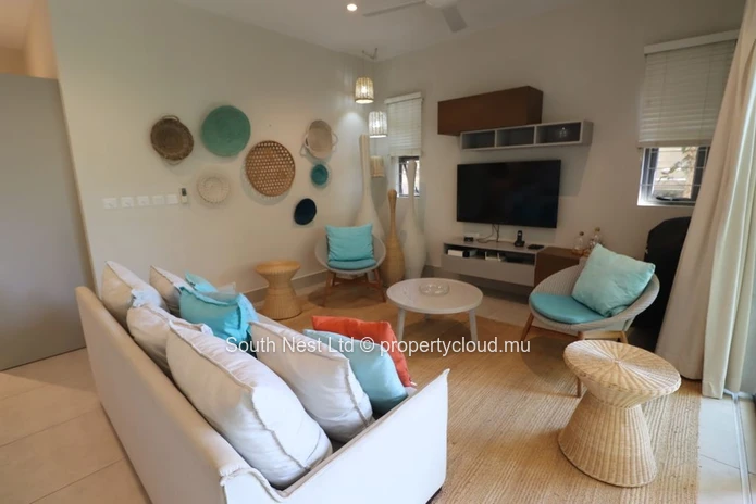 Modern 3-bed apartment with garden and private access to the beach of Pointe d'Esny.  