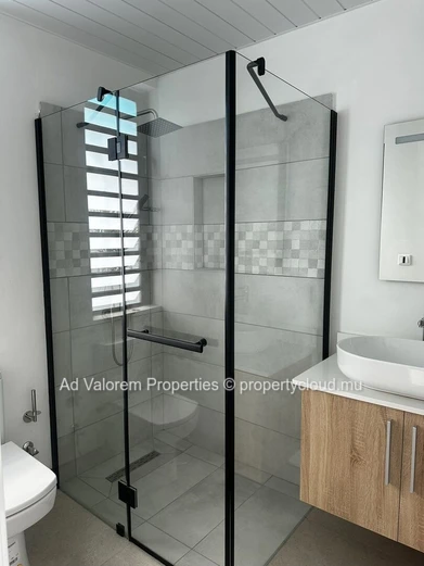 Brand-New Apartment with Sea View & Rooftop – First Floor in Flic-en-Flac