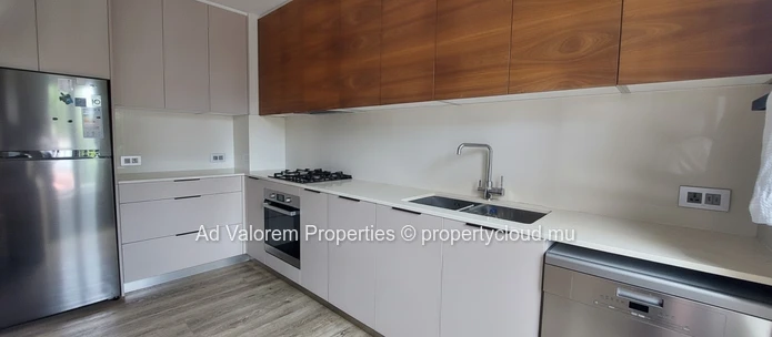 A LOUER - Joli duplex de 3 chambres avec jardin privatif au cœur de Moka (Mandat exclusif)
