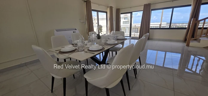 Penthouse de luxe 4 chambres avec vue sur l'océan et grande terrasse – Flic en Flac | Rs 80,000