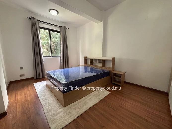 Appartement rénové de 3 chambres au centre de Beau Bassin