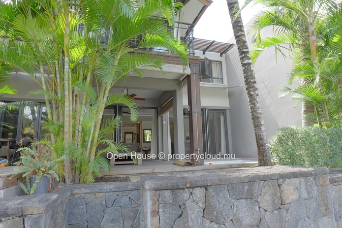 IRS VILLA for sale in Rivière Noire, Black River. 248m² living space, private pool, boat mooring.