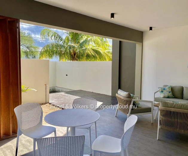 Modern 3-Bedroom Apartment for Sale – West Coast Living at Its Best