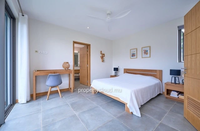 A vendre magnifique villa dans une residence accessible aux etrangers à Grand Baie, La Salette.