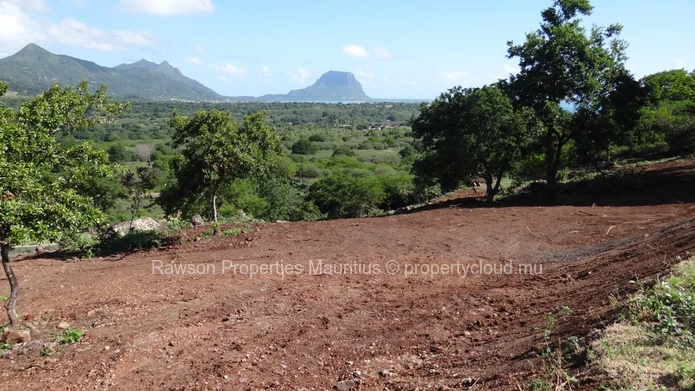 4,301m² Vacant Land For Sale in Petite Riviere Noire