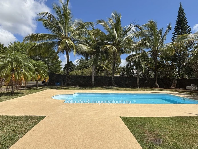 Roches Noires - 3-bedroom family home with swimming pool