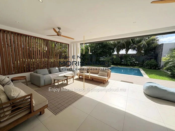 Luxury contemporary villa for sale in Grand Bay – 4 bedrooms | Private swimming pool | Secured residence | 300 sqm