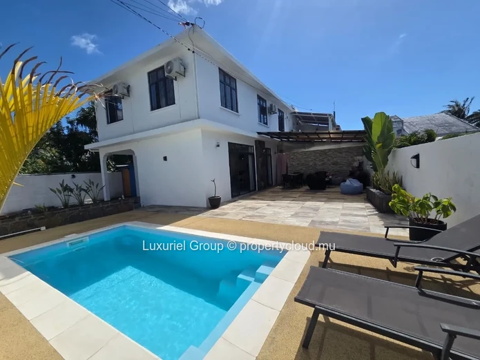Villa With Pool For Rent – Pointe Aux Canonniers