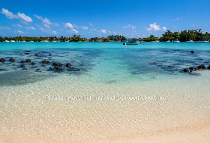 Grand Baie Beachfront 3-Bed Apartment – 200 m²