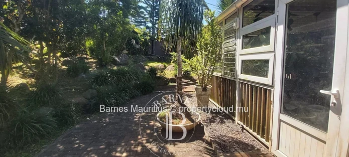 MOKA – Terrain agricole avec maison conteneur – 3 160 m²