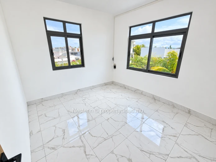 Appartement flambant neuf de 2 chambres, à distance de marche de la plage