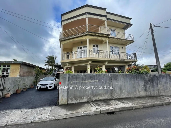 Charming Residence: 110m² Built on 206m² Land