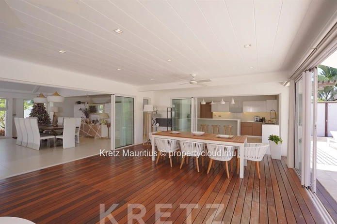 Contemporary villa with pool and jacuzzi in the heart of Grand Baie