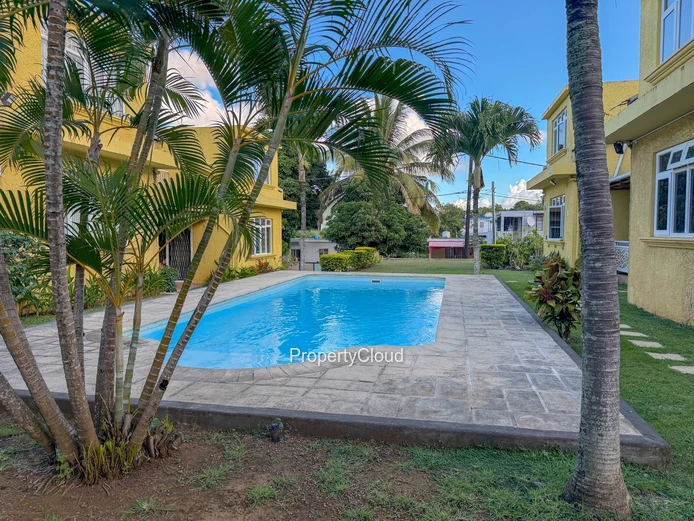 Duplex Privé à Grand Baie | Résidence Sécurisée