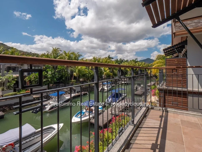 3-bedroom duplex with private pontoon at La Balise Marina