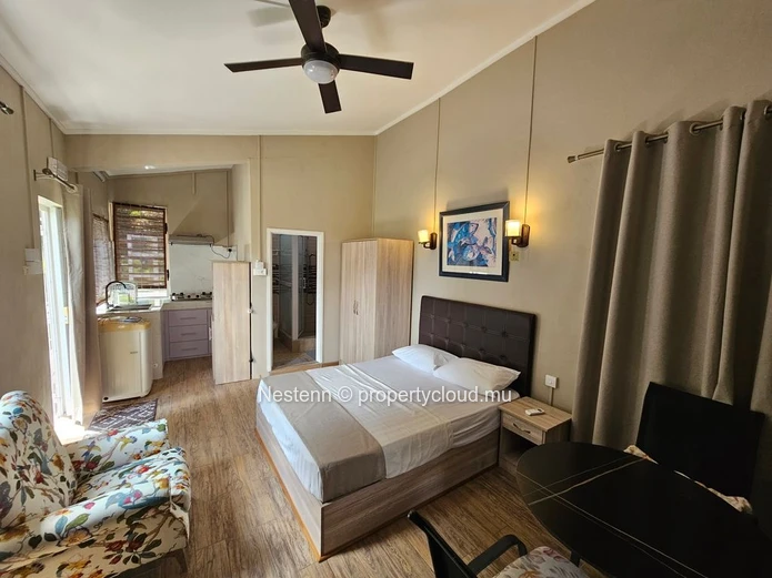 Freshly renovated studio apartment with balcony, within walking distance of the beach.