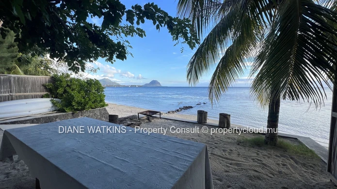 Rare 3-Bedroom Beachfront Villa for Rent in La Preneuse