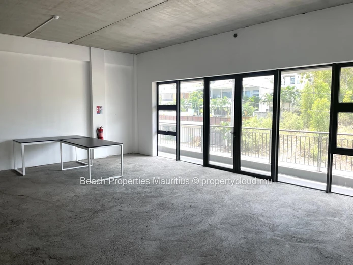 59m² Commercial Unit with Balcony & Parking