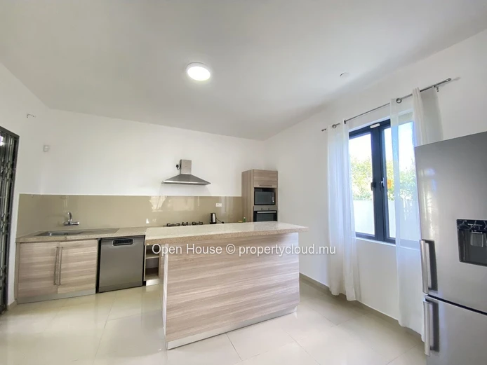 Villa meublée 3 chambres avec piscine à louer à Péreybère