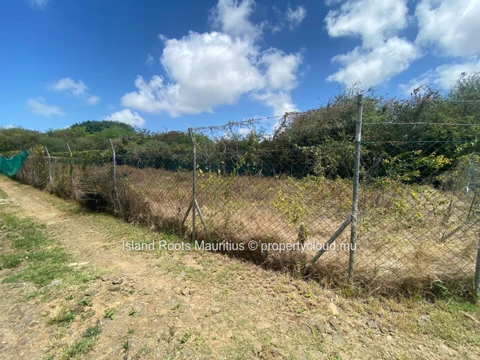 Beau terrain résidentiel à vendre à Pereybere.
