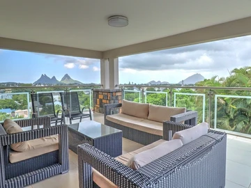 6 Bedroom House