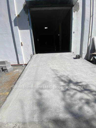 Prime Commercial Showroom + Store of 150m² in centre of Coromandel